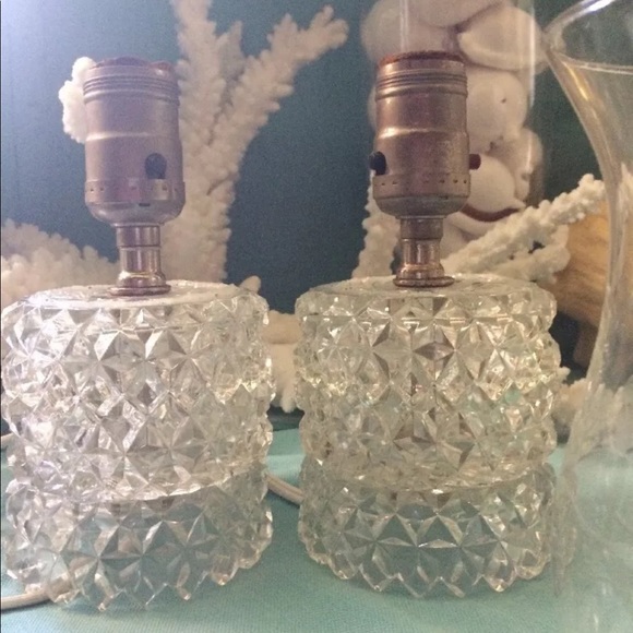 🌴🎉HP🎉 Vintage Glass BOUDOIR LAMPS with Glass Hurricanes - Picture 4 of 6